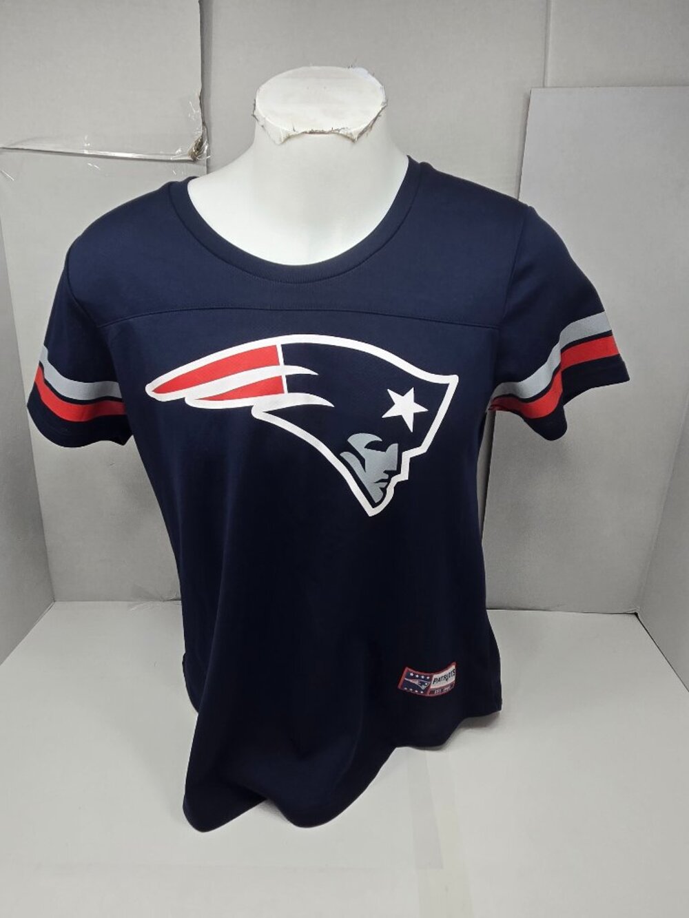 🏈🔥 NEW ENGLAND PATRIOTS WOMEN’S NFL JERSEY-STYLE TOP – XL – $33 🔥🏈